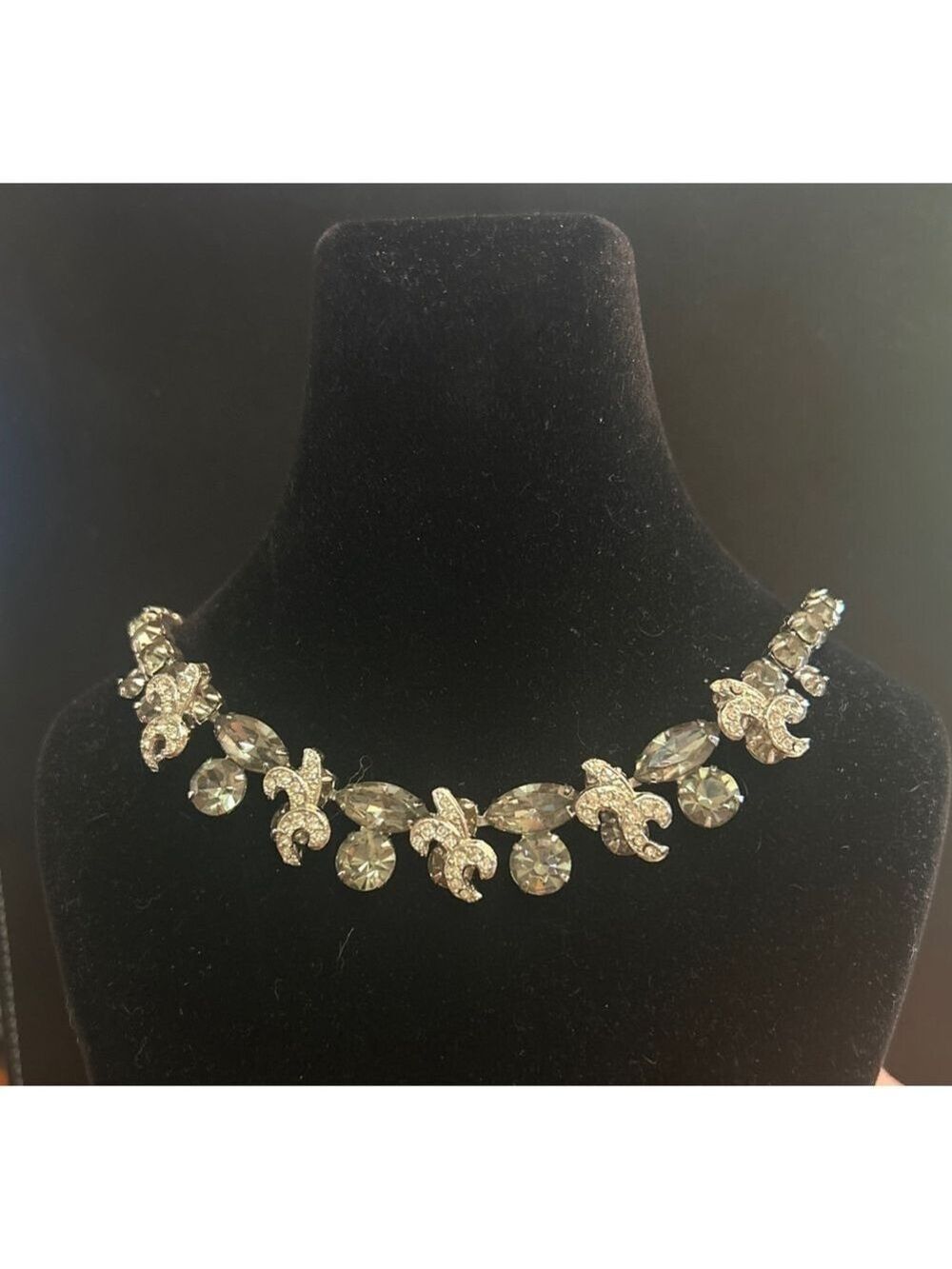 Women's Weiss Silver Tone Rhinestone Statement Necklace 16” unique and gorgeous